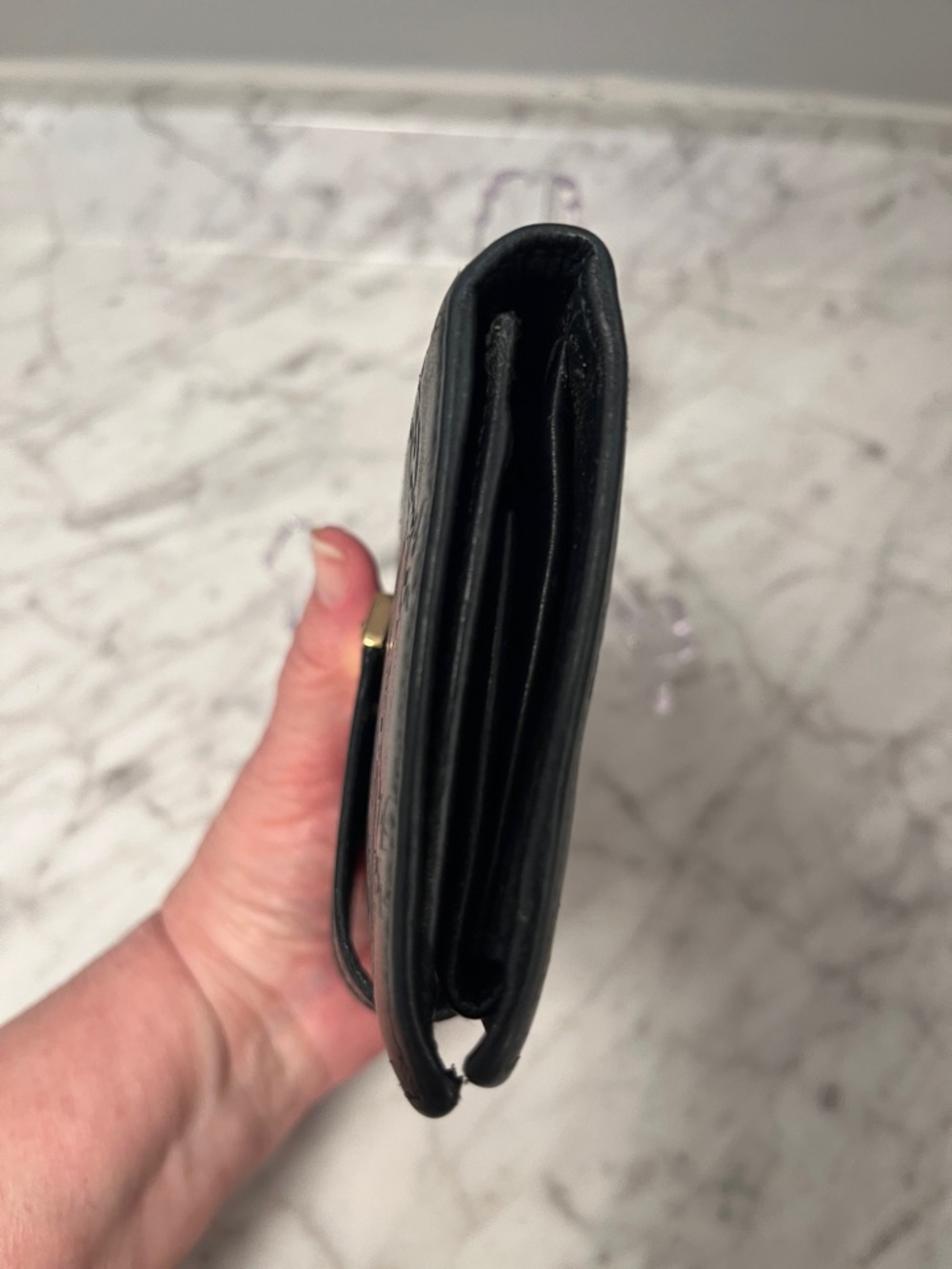 Gucci Black Embossed GG Leather Wallet with Gold Nameplate - Picture 2 of 9